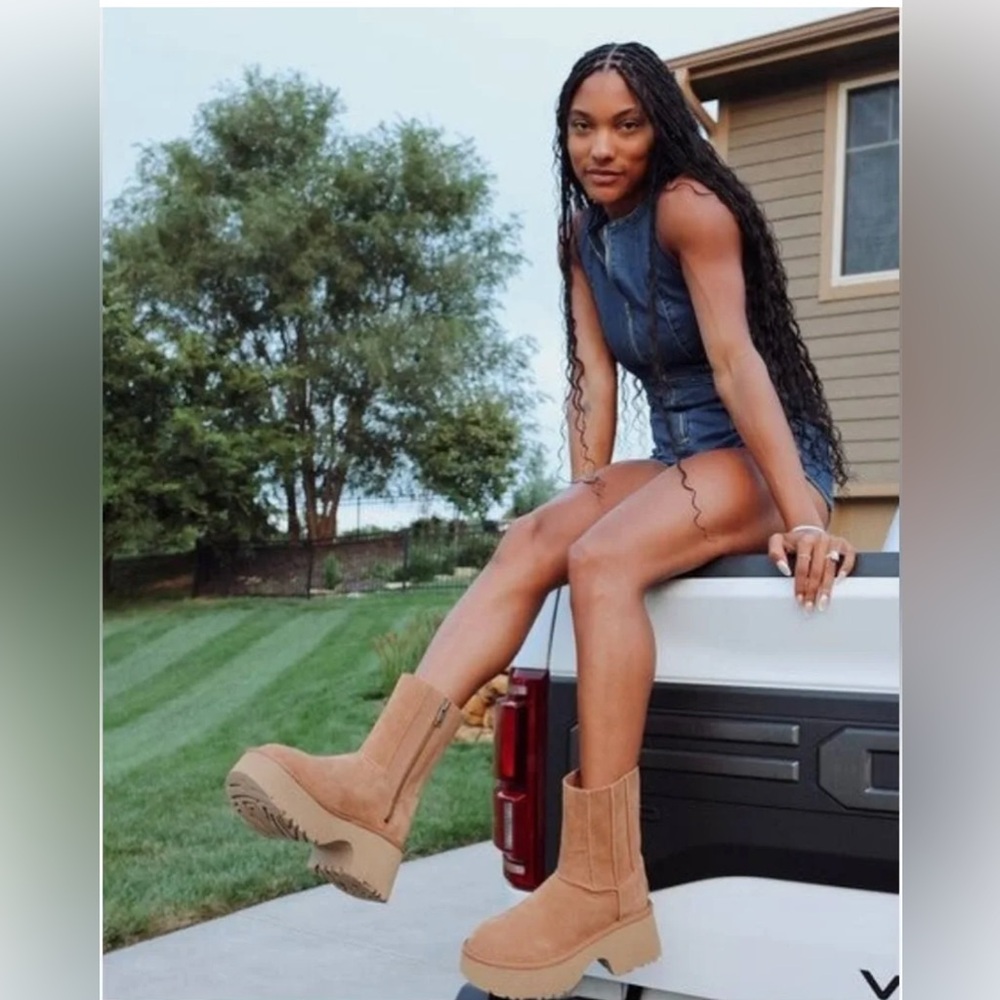 Ugg Twin Seam new Heights Boots Sz 8 or 9Chestnut Suede Side Zipper Platform